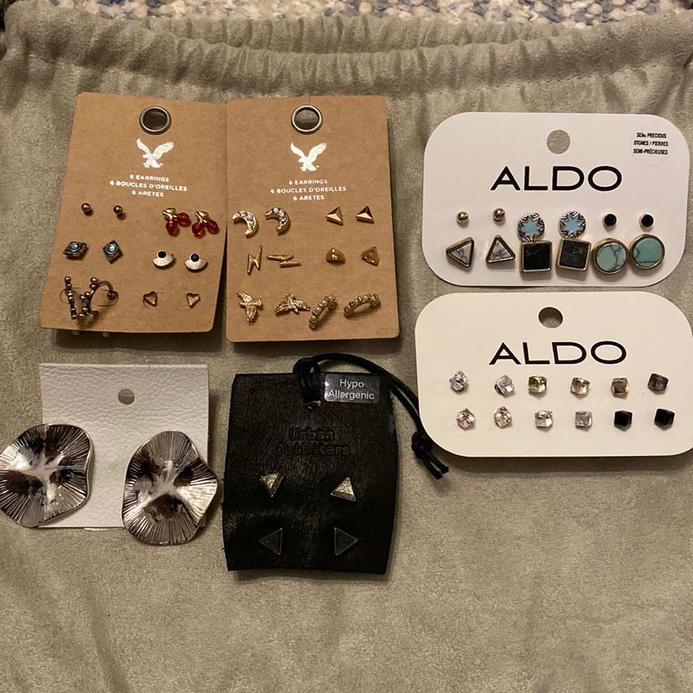 Bundle of fashion earrings.